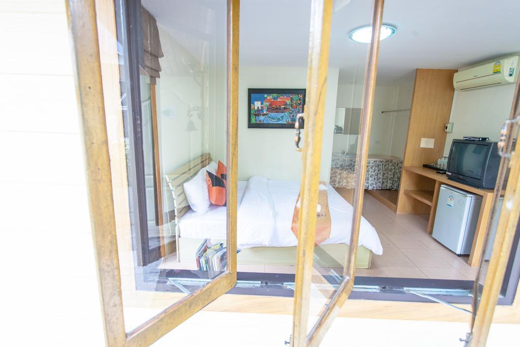 Dusit Talai Resort Nong Nam Daeng Exterior foto