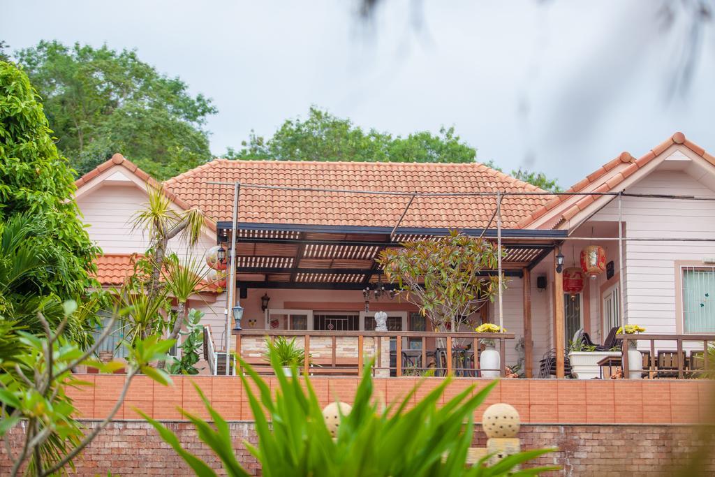 Dusit Talai Resort Nong Nam Daeng Exterior foto