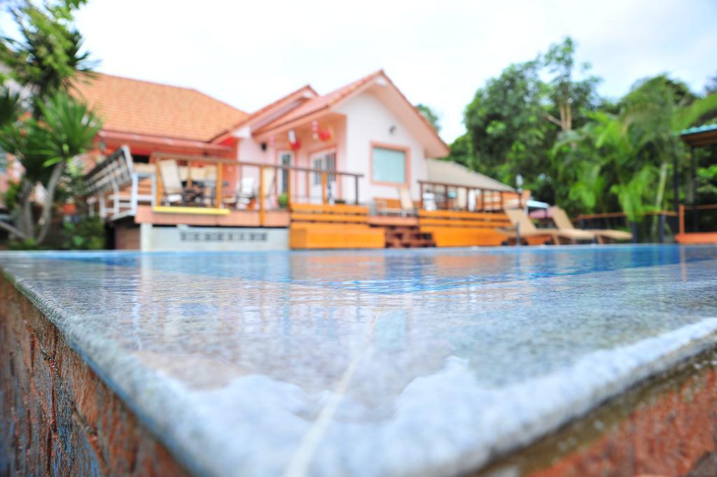 Dusit Talai Resort Nong Nam Daeng Exterior foto
