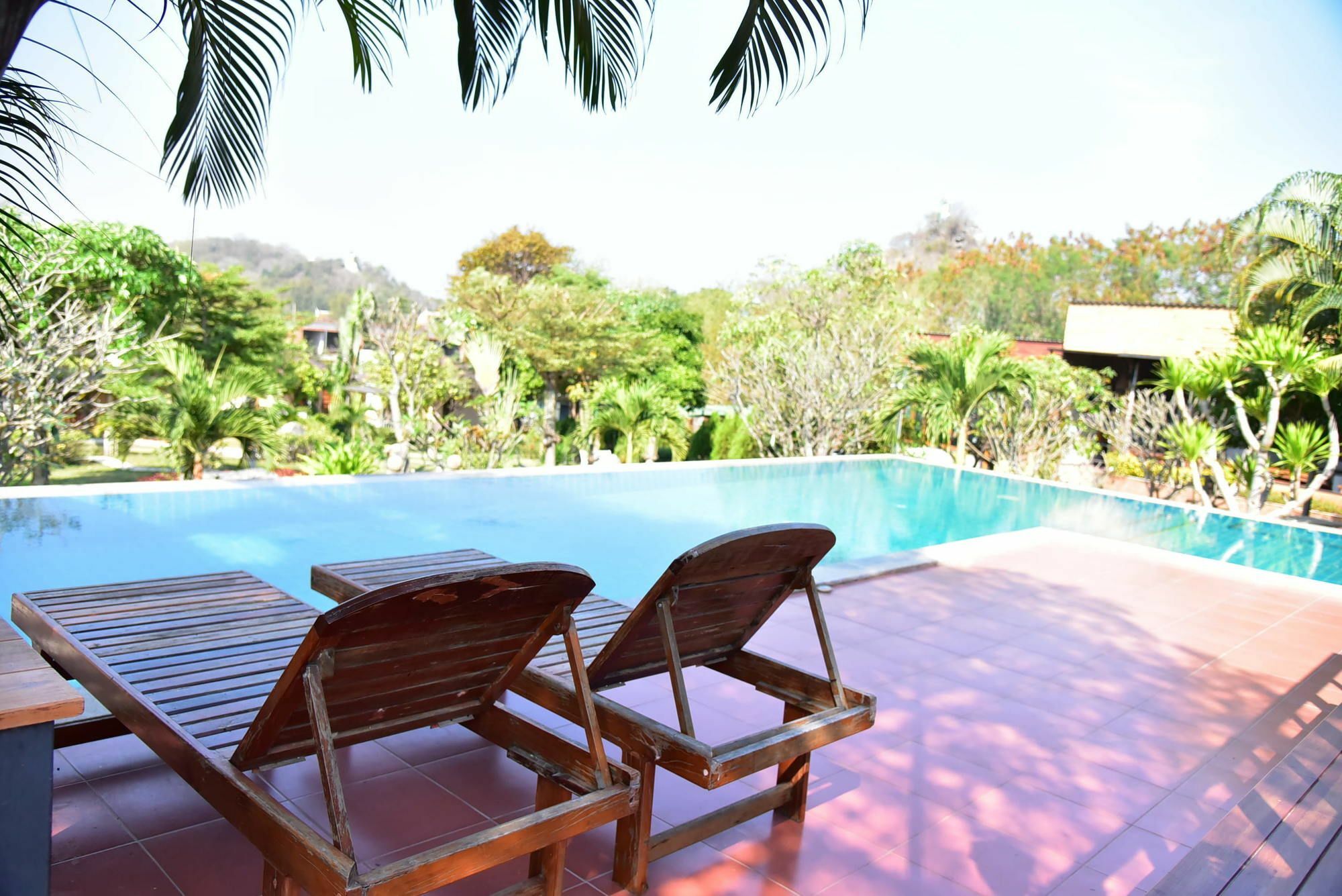 Dusit Talai Resort Nong Nam Daeng Exterior foto