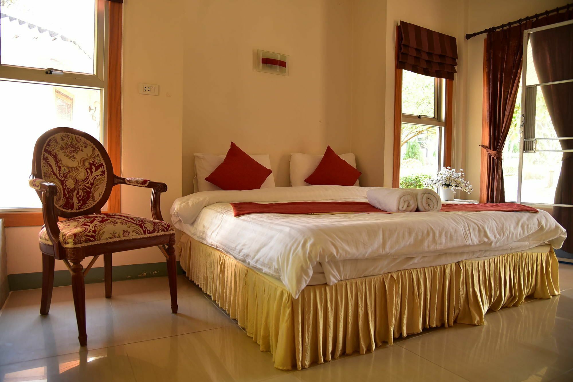 Dusit Talai Resort Nong Nam Daeng Exterior foto